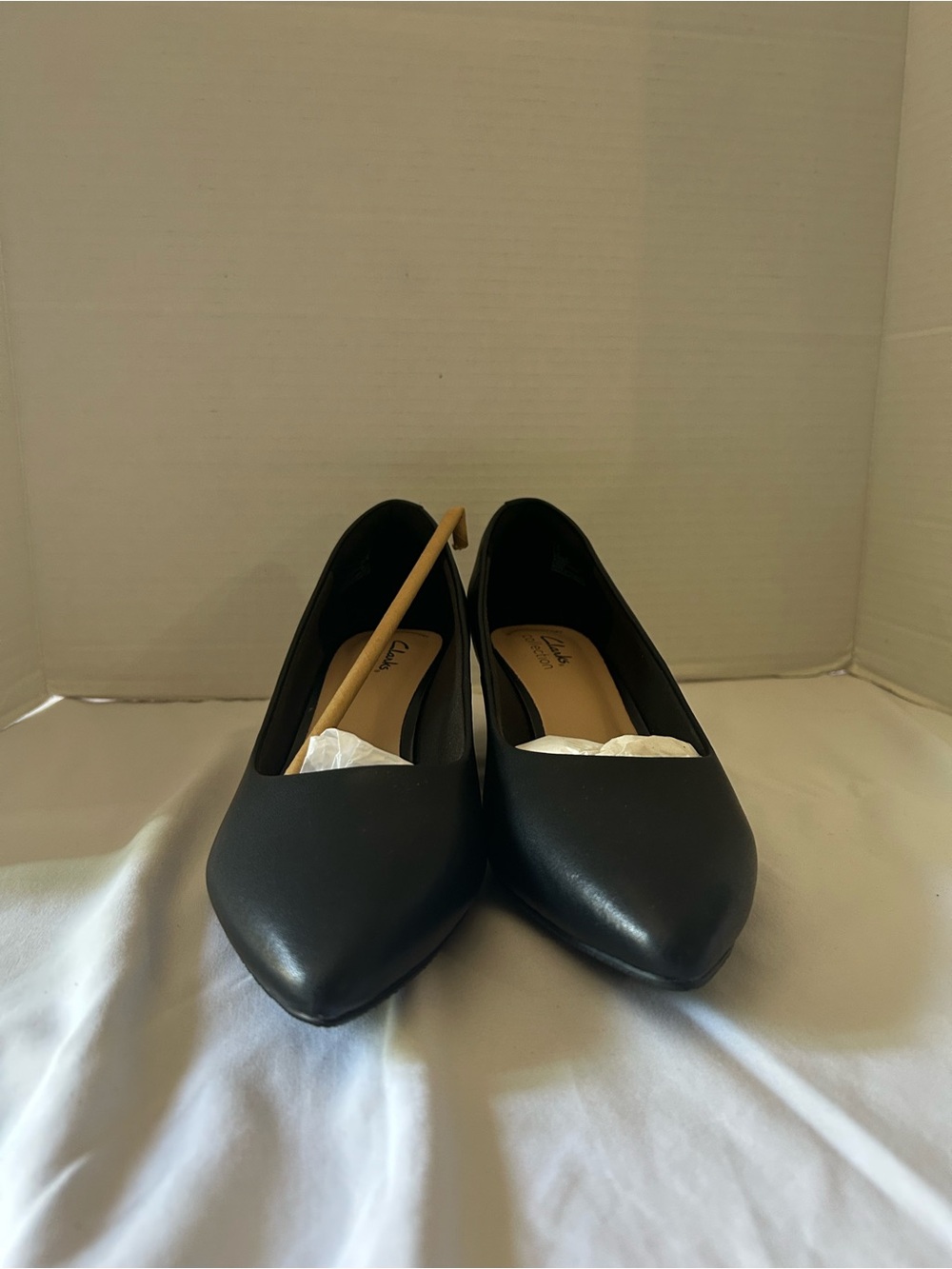 Clarks Collection Teresa Step Women’s Size 8 Black Leather Pointed Toe Pumps